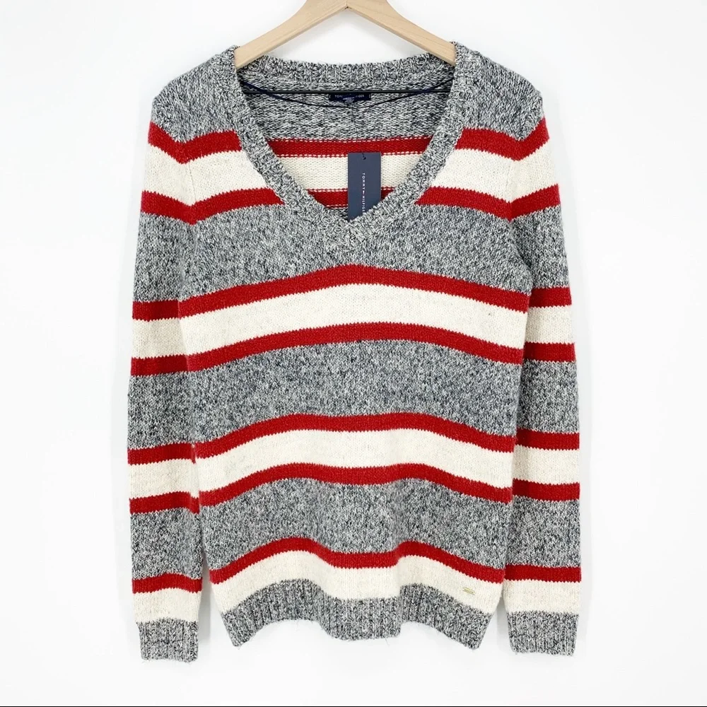 Tommy Hilfiger Striped V-neck Sweater M Americana Coastal Grandma Nautical‎ Fall